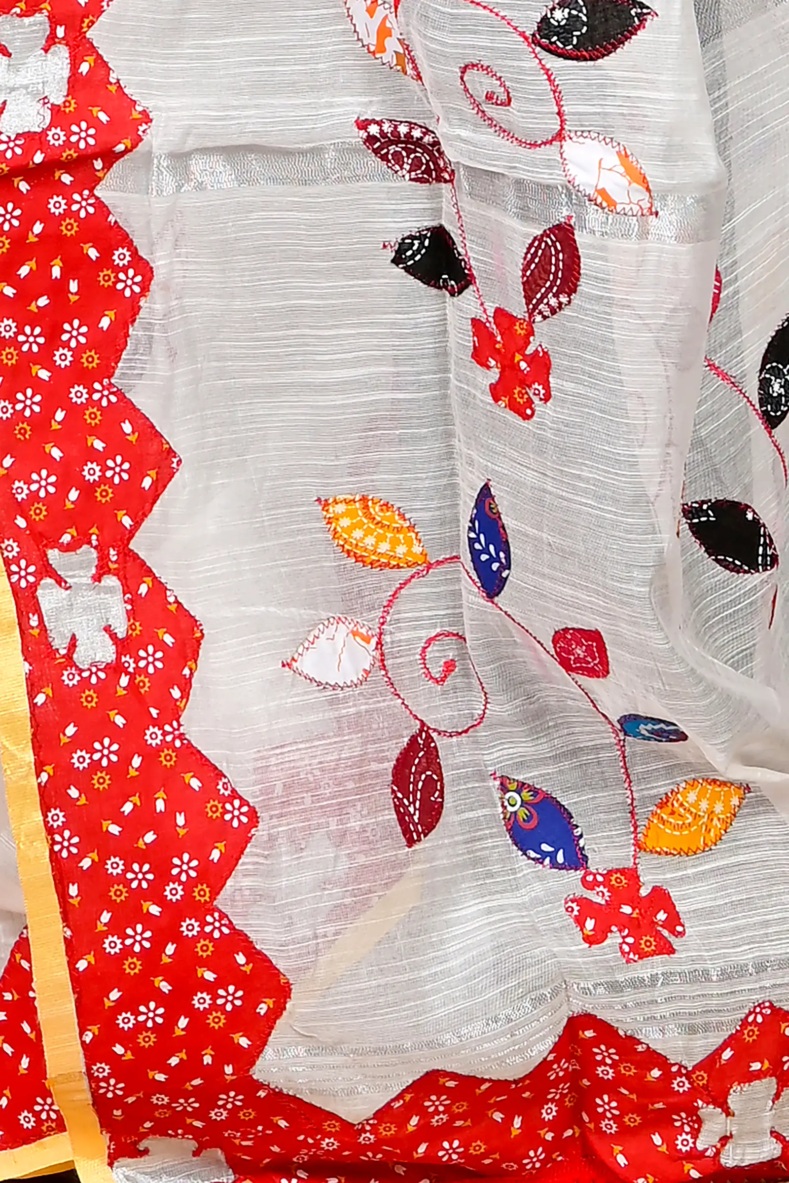 White Cotton Blended Parik Applique Saree (327)